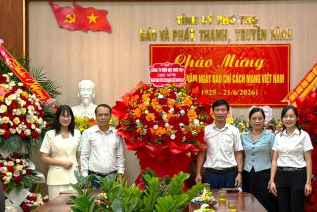 Công ty Điện lực Phú Thọ thăm, chúc mừng các cơ quan báo chí nhân Ngày Báo chí Cách mạng Việt Nam 21/6