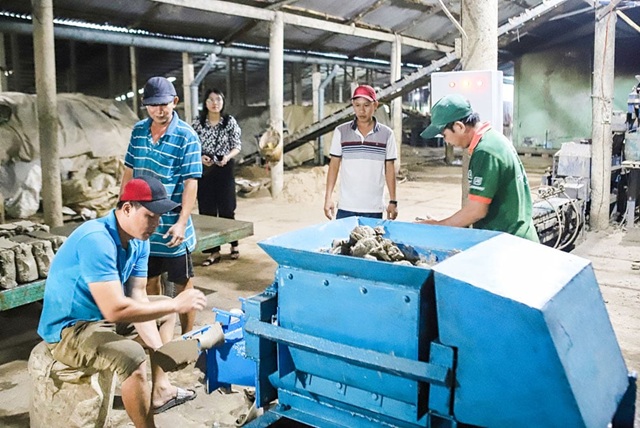 Vĩnh Long: Nghiệm thu đề án khuyến công Hỗ trợ ứng dụng máy móc, thiết bị tiên tiến vào sản xuất gốm