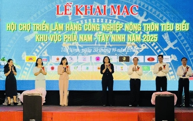Khai mạc Hội chợ triển lãm hàng CNNTTB khu vực phía Nam tại Tây Ninh