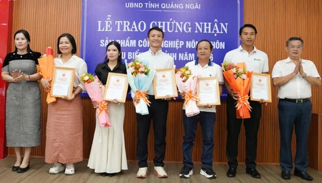 Quảng Ngãi: Trao chứng nhận cho 14 sản phẩm công nghiệp nông thôn tiêu biểu năm 2026