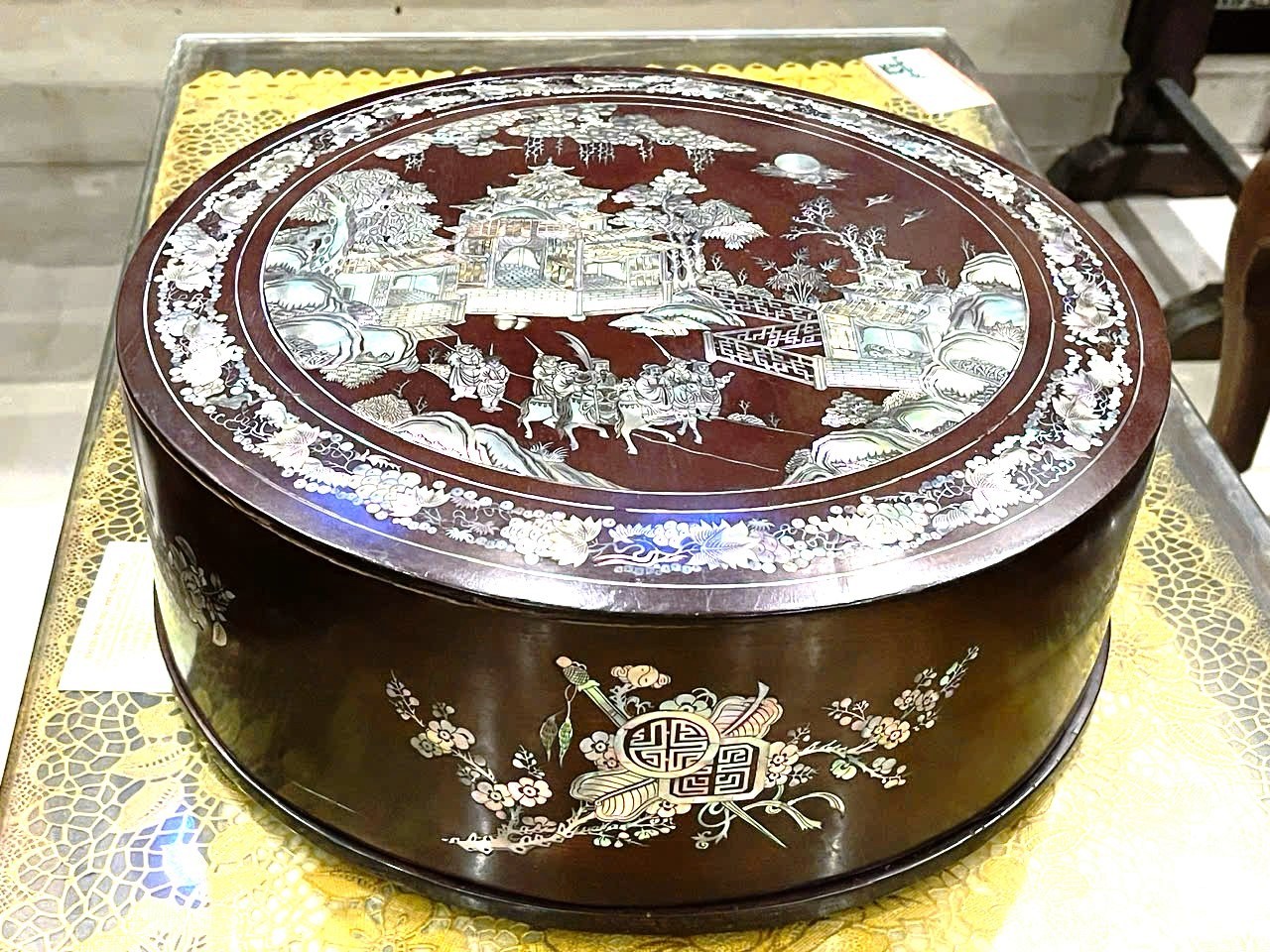 Tráp trầu cau khảm ốc: Tinh hoa sản phẩm RISEP cấp quốc gia