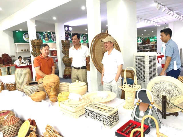 Hà Nội: Khai mạc triển lãm chuyên đề sản phẩm thủ công mỹ nghệ