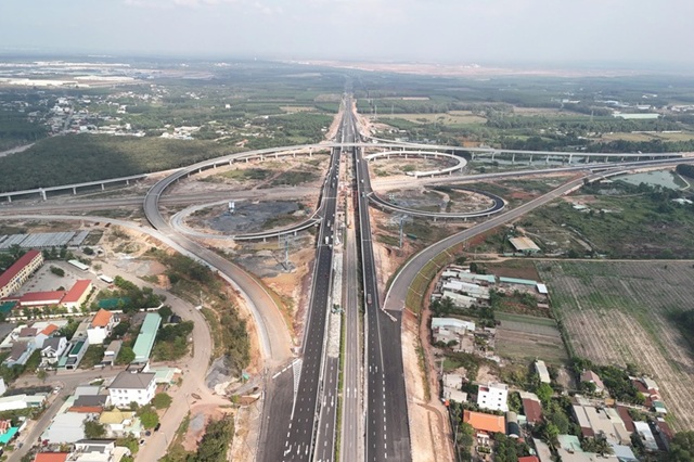 Khẩn trương hoàn tất nghiệm thu, thông xe 2 đoạn cao tốc Biên Hòa - Vũng Tàu trước Tết Nguyên đán