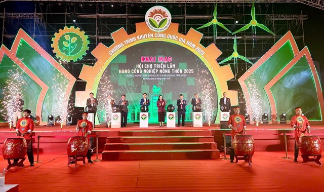 Khai mạc Hội chợ Triển lãm hàng công nghiệp nông thôn năm 2025 tại Bắc Ninh