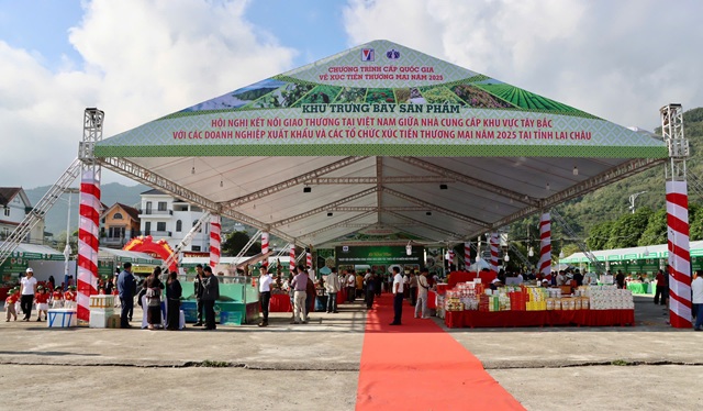 Khai mạc Ngày hội sản phẩm vùng đồng bào dân tộc thiểu số và miền núi phía Bắc tại Lai Châu