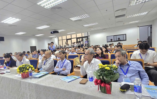 Thúc đẩy chế phẩm sinh học trên lúa: 'Tấm vé xanh' cho hạt gạo Việt