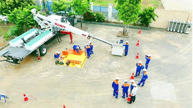 Làm chủ công nghệ Hotline - Nâng cao độ tin cậy cung cấp điện từ chất lượng nguồn nhân lực