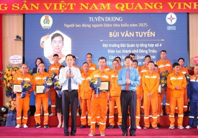 Bùi Văn Tuyến: Người thợ điện “đất Mỏ” viết lên câu chuyện đẹp bằng sự tận tâm và khát vọng đổi mới