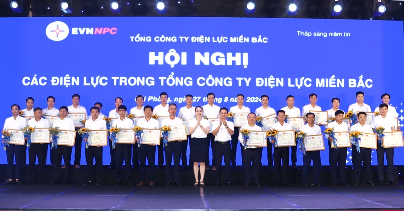 261 Điện lực trong EVNNPC đang thực hiện tốt sứ mệnh “Cung ứng điện an toàn, ổn định và liên tục, phục vụ đắc lực sự nghiệp phát triển KT-XH tại 27 tỉnh, thành phố khu vực phía Bắc”