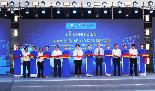 Tổng công ty Điện lực miền Bắc đóng điện công trình đường dây và trạm biến áp 110kV Nam Cấm
