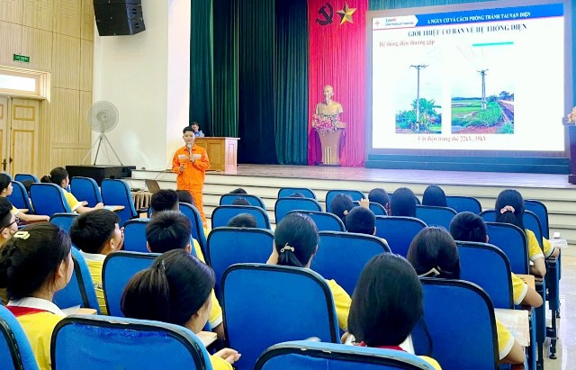 Đồng hành cùng thế hệ trẻ trong hành trình sử dụng điện an toàn, tiết kiệm