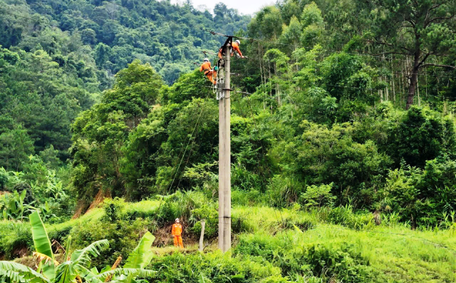 Công ty Điện lực Lạng Sơn quyết giữ vững hạ tầng lưới điện trong mùa mưa bão 2025