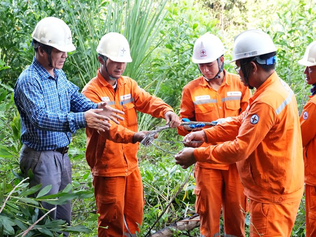 Nỗ lực khắc phục sự cố trên đường dây 110kV Nông Cống – Nghi Sơn