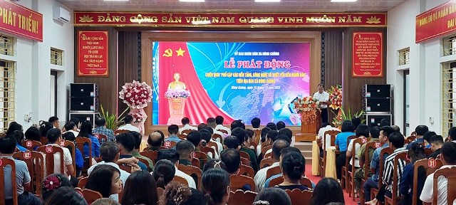 Đội Quản lý Điện lực khu vực Văn Yên (PC Lào Cai) tham gia Chiến dịch “phổ cập các nền tảng, công nghệ số thiết yếu đến người dân” 