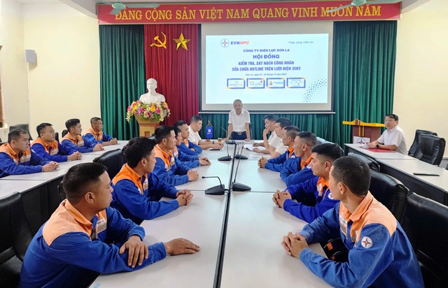 Công ty Điện lực Sơn La tổ chức sát hạch công nhân sửa chữa hotline 35kV  