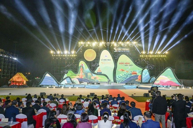 “Giữ sáng cho Festival”: Hậu trường thầm lặng của những người làm điện Lào Cai