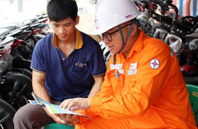 Đội Quản lý Điện lực khu vực Hữu Lũng không ngừng nâng cao chất lượng dịch vụ khách hàng  