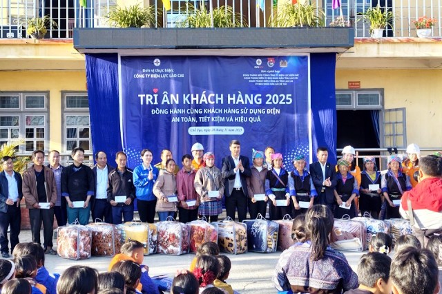 Công ty Điện lực Lào Cai lan tỏa yêu thương tại xã Chế Tạo