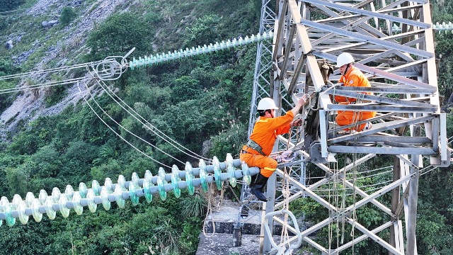 Vượt núi rừng Tây Bắc, PTC1 hoàn thành thay thế cách điện 62 vị trí đường dây 500kV Sơn La – Hòa Bình