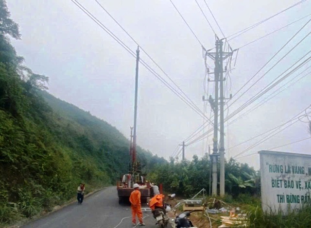 Đội Quản lý Điện lực khu vực Văn Yên: Đẩy nhanh tiến độ xây dựng các mạch vòng 35 kV nhằm nâng cao độ tin cậy cung cấp điện