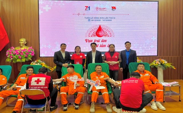 Tự hào màu áo EVN: Công ty Điện lực Cao Bằng chung sức vì cộng đồng nhân Tuần lễ hồng EVN lần thứ XI