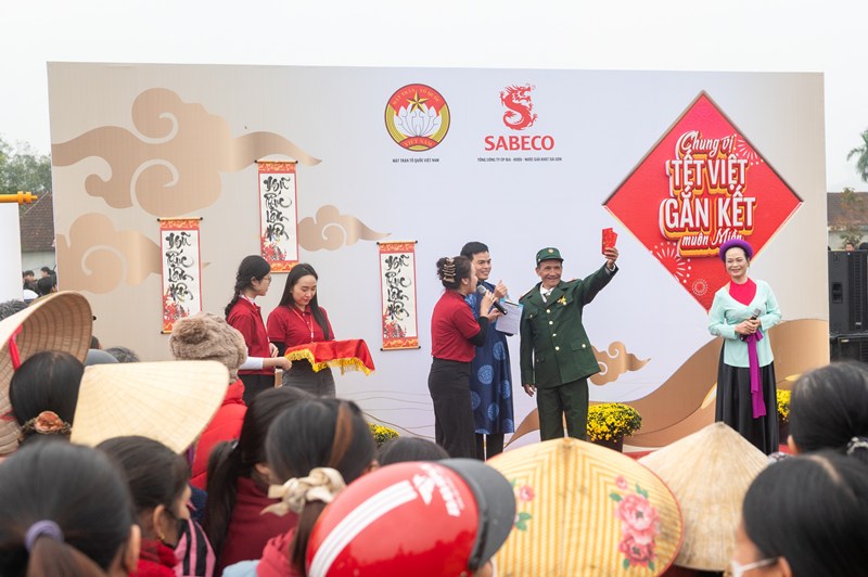 Người dân Nghệ An tham gia trải nghiệm văn hóa Tết tại sự kiện cộng đồng “Chung vị Tết Việt - Gắn kết muôn miền”