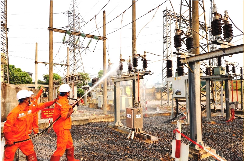 Sơn La: Dòng điện dệt nên mùa xuân trên rẻo cao