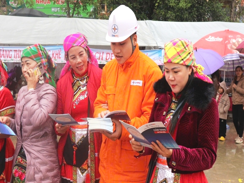 Công ty Điện lực Cao Bằng khuyến khích khách hàng tăng cường tiết kiệm điện, sử dụng điện an toàn dịp Tết Nguyên đán Bính Ngọ