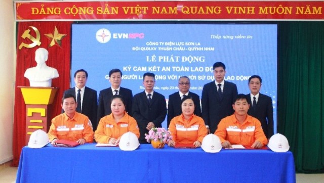 Công ty Điện lực Sơn La ký cam kết an toàn lao động năm 2026