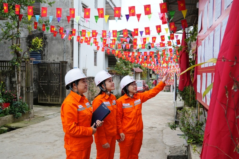 Công ty Điện lực Cao Bằng chủ động đảm bảo cung cấp điện phục vụ bầu cử và đẩy mạnh tuyên truyền sử dụng điện an toàn, tiết kiệm