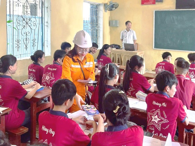 Điện lực Nông Cống đồng bộ giải pháp tuyên truyền: Từ sử dụng điện an toàn, tiết kiệm đến thanh toán không dùng tiền mặt