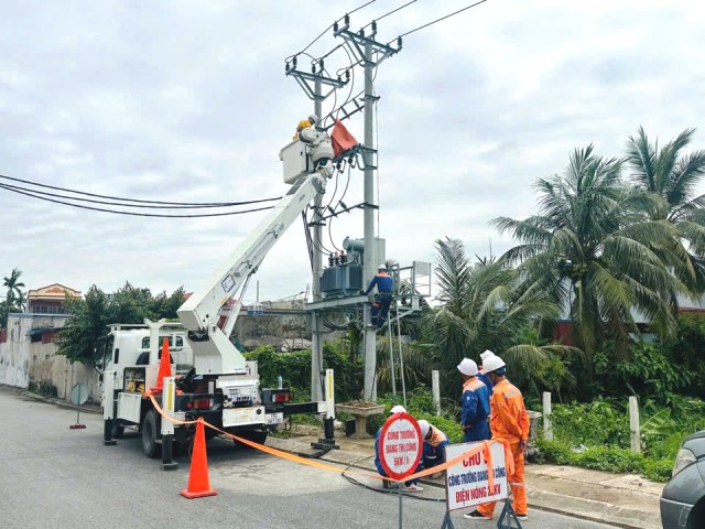 Công ty Điện lực Hải Phòng: Đẩy mạnh ứng dụng công nghệ hotline trong sản xuất kinh doanh