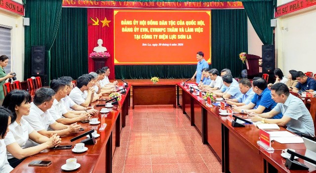 Đoàn công tác của Hội đồng Dân tộc của Quốc hội và Tập đoàn Điện lực Việt Nam làm việc tại Công ty Điện lực Sơn La