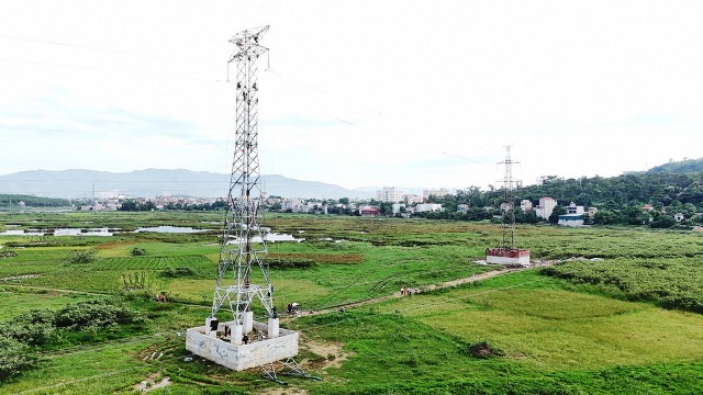 Hoàn thành xử lý khoảng cách pha - nước đường dây 220kV Hòa Bình - Tây Hà Nội, sẵn sàng truyền tải điện cao cho Thủ đô