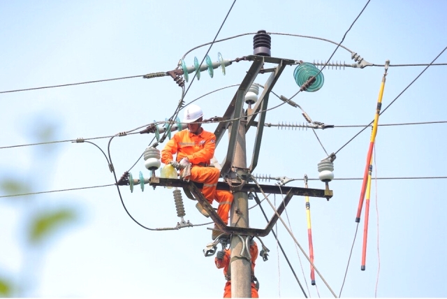 EVNNPC bảo đảm cung ứng điện an toàn, ổn định trước áp lực phụ tải tăng cao mùa nắng nóng