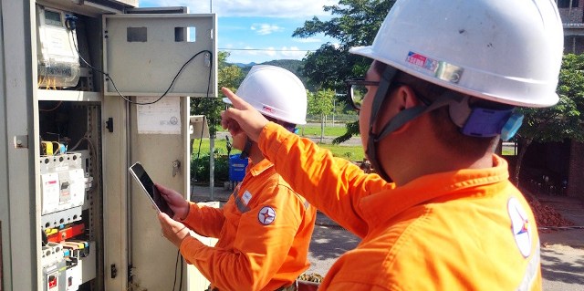 Điện lực Văn Yên: Triển khai cài đặt khung giờ cao điểm, thấp điểm và giờ bình thường theo quy định mới