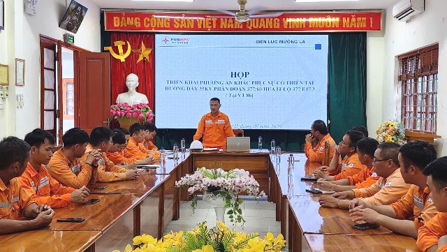 Chủ động ứng phó mưa lũ, Công ty Điện lực Sơn La nhanh chóng khôi phục cấp điện