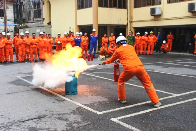 Công ty Điện lực Thái Nguyên: Lấy "chủ động phòng ngừa" làm trọng tâm bảo đảm an toàn cháy, nổ
