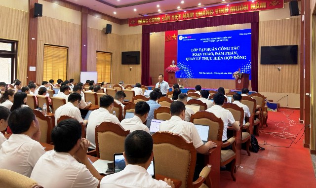 Hơn 350 lượt cán bộ nhân viên Công ty Điện lực Phú Thọ được tập huấn nâng cao nghiệp vụ pháp lý