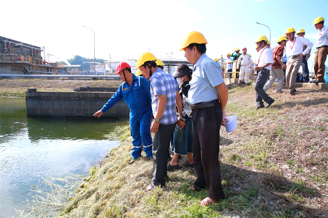 Nhân dân cùng tham gia giám sát công tác bảo vệ môi trường tại NMLD Dung Quất