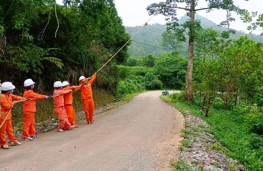 Công ty Điện lực Hà Giang nỗ lực triển khai các giải pháp giảm suất sự cố, nâng cao độ tin cậy cung cấp điện