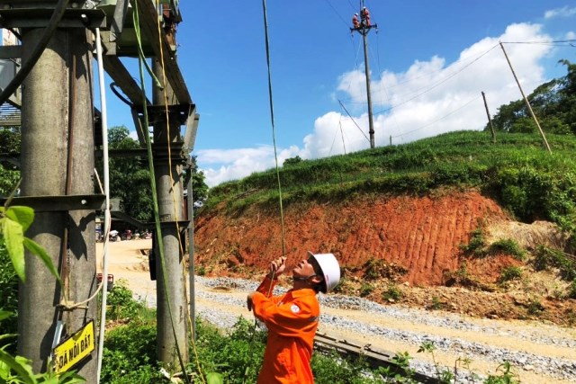 Điện lực Hoàng Su Phì tăng cường các giải pháp đảm bảo cấp điện an toàn mùa mưa bão