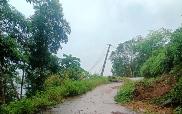 Công ty Điện lực Hà Giang tiến hành kiểm tra, khắc phục sự cố lưới điện sau mưa bão