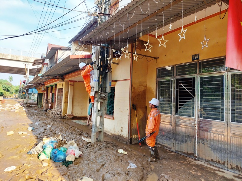 Công ty Điện lực Yên Bái vượt lên bão lũ trong hành trình thắp sáng