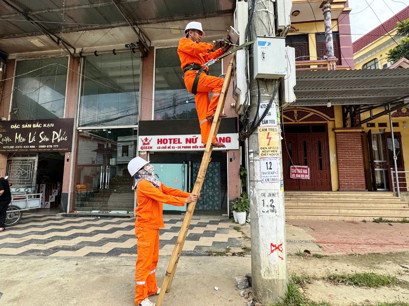 Điện lực thành phố Bắc Kạn đảm bảo công tác an toàn lao động và cải thiện môi trường làm việc 