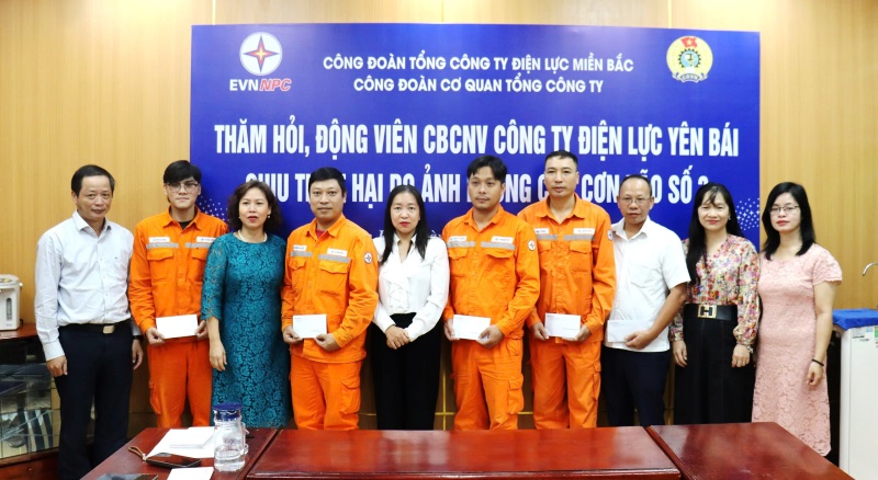 Công đoàn Cơ quan EVNNPC thăm hỏi, động viên CBCNV chịu thiệt hại do ảnh hưởng cơn bão số 3 tại PC Yên Bái