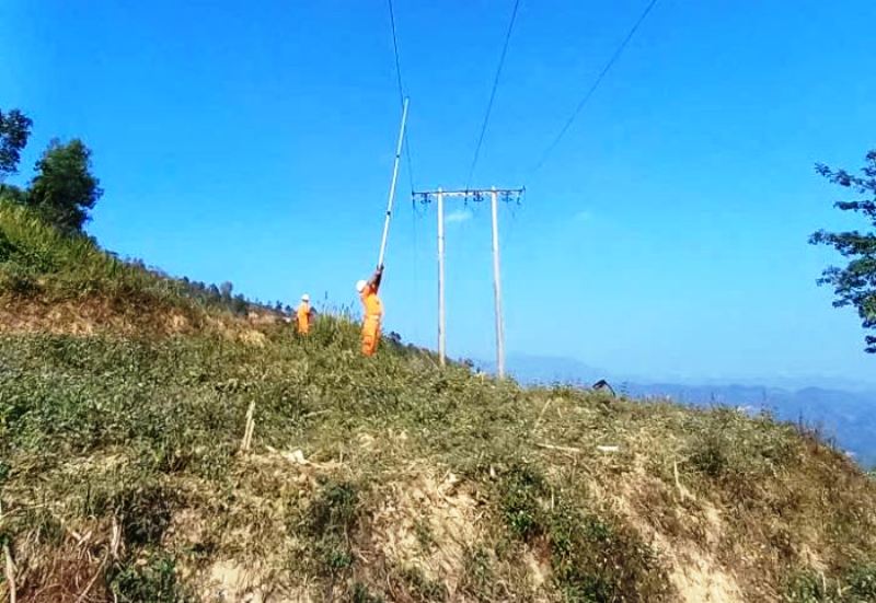 Điện lực Yên Minh (PC Hà Giang): Đẩy nhanh tiến độ xử lý khoảng cách pha đất đảm bảo an toàn hành lang lưới điện