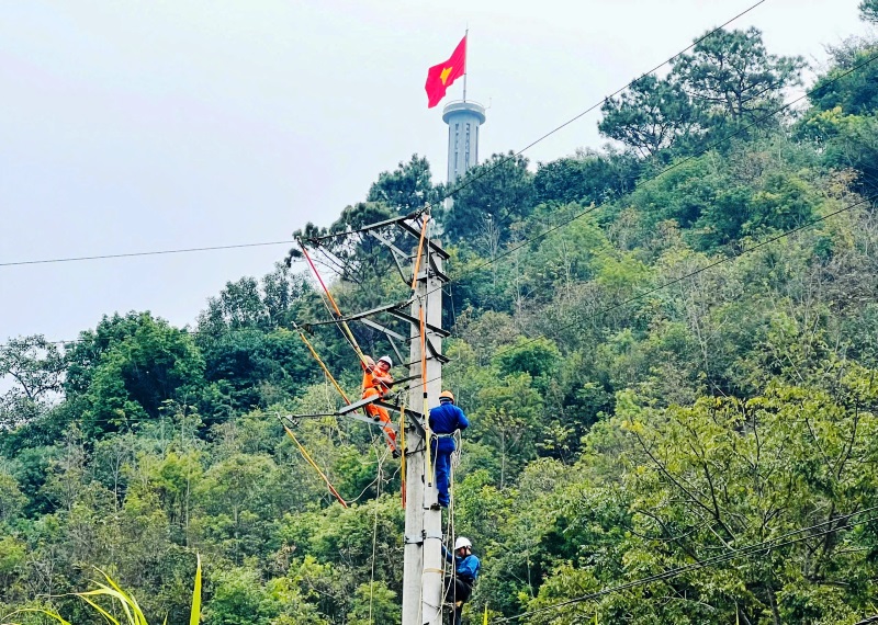 PC Hà Giang đưa điện lưới Quốc gia về nơi địa đầu Tổ quốc