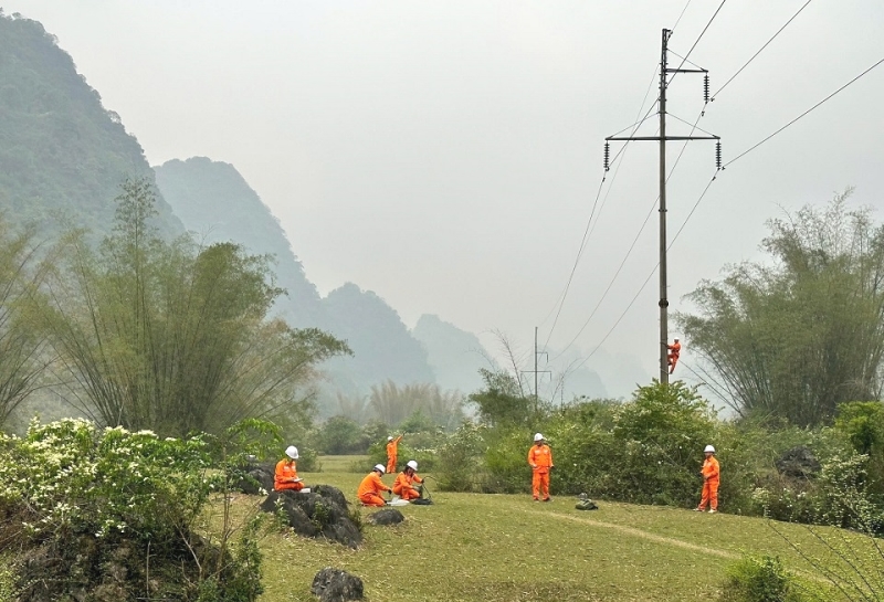 Ngành Điện Cao Bằng nỗ lực đảm bảo cấp điện an toàn, tin cậy, phục vụ nhân dân trong dịp Tết Nguyên đán 2025