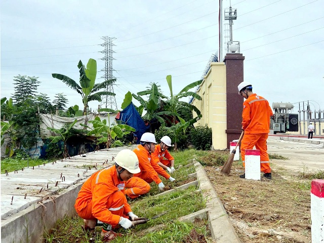 Chỉnh trang 5S, vệ sinh TBA 110kV Nam Thành Phố phục vụ Lễ gắn biển công trình chào mừng Đại hội Đảng bộ EVN lần IV